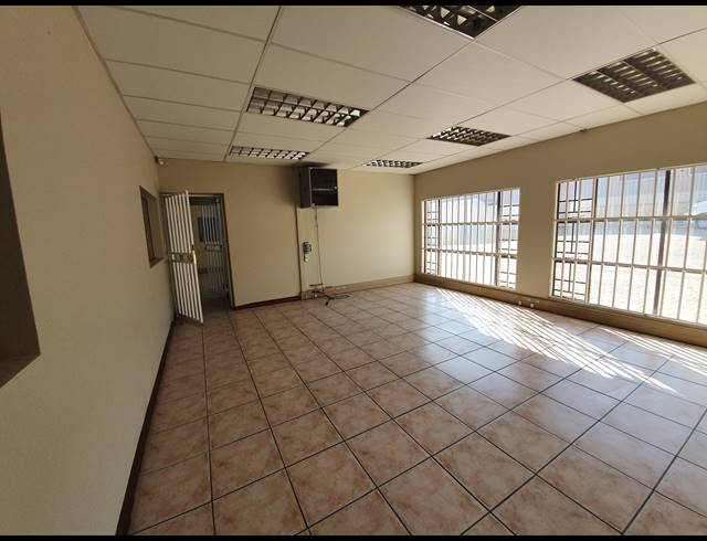 1,998M² WAREHOUSE TO LET IN AMALGAM